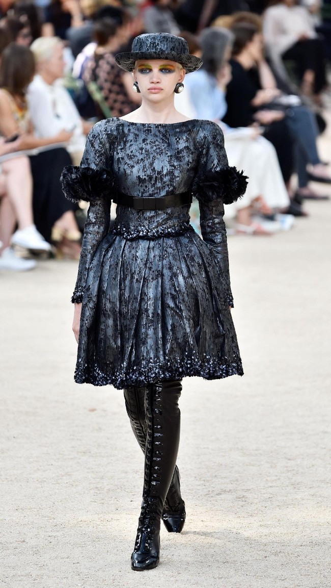 A model walks the runway during the Chanel Haute Couture Fall/Winter 2017-2018 show as part of Haute Couture Paris Fashion Week on July 4, 2017 in Paris, France.  (Photo by Pascal Le Segretain/Getty Images)
