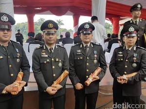 4 Anggota Polda Banten Dapat Pin Emas Mabes Polri