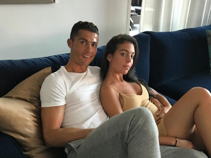 Perut Georgina Membuncit, Cristiano Ronaldo Akan Punya Anak ke-4