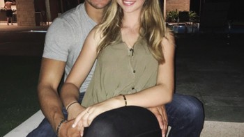 Ini posenya kembali bersama sang kekasih. Foto: instagram