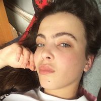 Punya Alis Menyatu, Model Ini Diolok-olok Mirip 'Shrek'