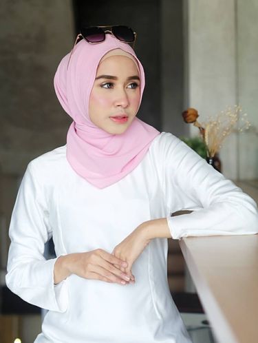 Foto: Ini Cara Pakai Blush On yang Tren di Kalangan Hijabers