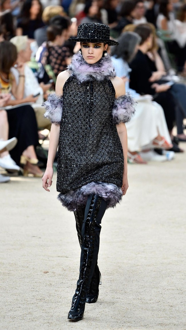 A model walks the runway during the Chanel Haute Couture Fall/Winter 2017-2018 show as part of Haute Couture Paris Fashion Week on July 4, 2017 in Paris, France.  (Photo by Pascal Le Segretain/Getty Images)