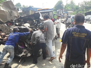 Tak Kuat Tanjak, Truk Pasir di Bocimi Mundur dan Tewaskan 3 Orang