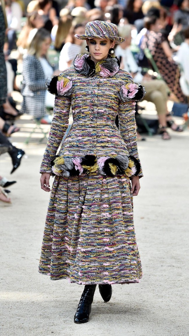 A model walks the runway during the Chanel Haute Couture Fall/Winter 2017-2018 show as part of Haute Couture Paris Fashion Week on July 4, 2017 in Paris, France.  (Photo by Pascal Le Segretain/Getty Images)