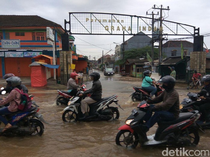 Banjir di Jatimekar Bekasi, Lalin Arah Pondok Gede Macet
