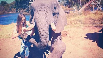 Dia juga menggemari binatang. Foto: instagram