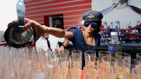 Bukannya tanpa alasan, Ibiza memang bak surga bagi para traveler pecinta pantai. Ibiza punya pemandangan lautan dan pantai yang sangat indah, termasuk juga pesta tiada henti (Ian Gavan/Getty Images for Diageo)