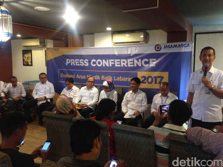 4 Juta Mobil Lewati 3 Tol Saat Arus Mudik-Balik Lebaran 4 Juta Mobil Lewati 3 Tol Saat Arus Mudik-Balik Lebaran