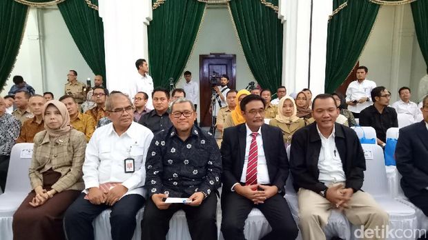 Naik Kereta ke Bandung, Djarot dan Aher Sepakat Kelola Blok Migas