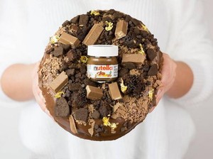 Perkenalkan! Ini Donutella Versace, Donat Raksasa dengan Berat 1 Kg!