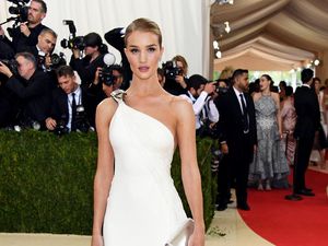 Rosie Huntington-Whiteley: Jadi Ibu Benar-benar Mengubah Hidupku