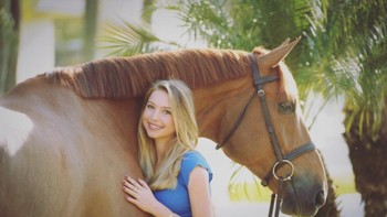 Ia berteman sekaligus bersaing ketat dengan Jennifer Gates, putri Bill Gates. Foto: instagram