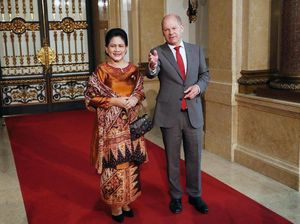 Iriana Jokowi Mencuri Atensi Saat Foto Bareng Ibu Negara KTT G20