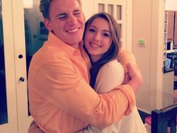 Putri Steve Jobs Makin Cantik & Hobi Pacaran