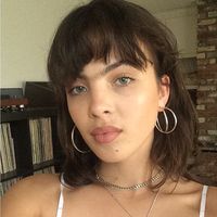 Punya Alis Menyatu, Model Ini Diolok-olok Mirip 'Shrek'