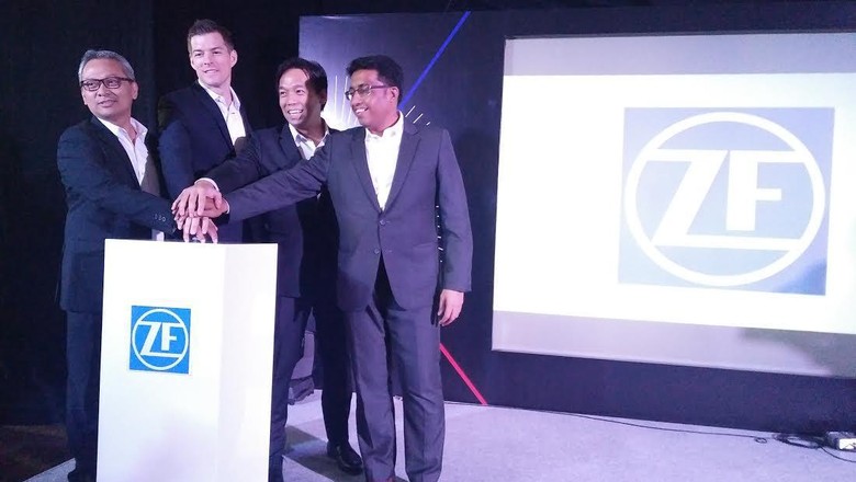 ZF Aftermarket, resmi melebarkan jaringannya di Jakarta, Indonesia, yaitu PT ZFAG Aftermarket Jakarta. (Foto: Khairul Imam Ghozali) ZF Aftermarket, resmi melebarkan jaringannya di Jakarta, Indonesia, yaitu PT ZFAG Aftermarket Jakarta. (Foto: Khairul Imam Ghozali)