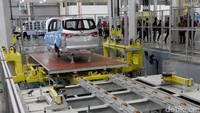 Wuling Motors memulai produksi massalnya hari ini untuk mobil kelas MPV, Confero S. 