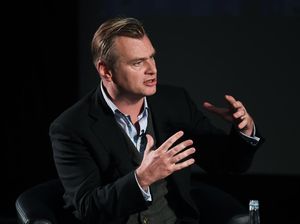 Christopher Nolan Jarang Bawa Smartphone, Ini Alasannya