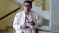 Ketua Pansus KPK Agun Gunandjar Sudarsa diperiksa sebagai saksi untuk tersangka Andi Narogong.