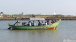 Foto: Pantai Kejawanan yang Lagi Naik Daun di Cirebon