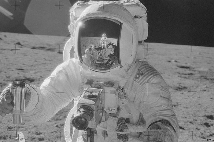 NASA Pamer Foto Penjelajahan Astronaut ke Bulan