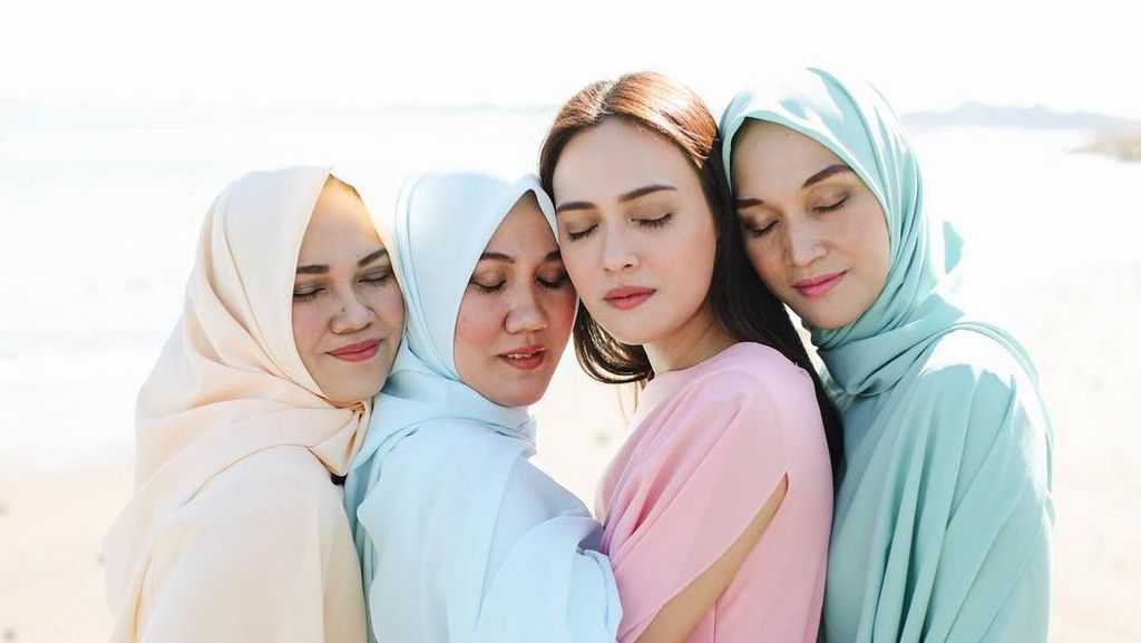Ungkapan Syukur Shandy Aulia yang Berkeyakinan Beda dari Ketiga Kakaknya