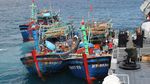 Foto: Aksi Bersih-bersih Kapal Pencuri Ikan di Perairan Indonesia