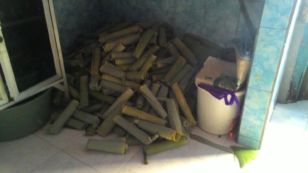 Daun pisang yang digunakan membungkus lontong dari daun pisang kelutuk
