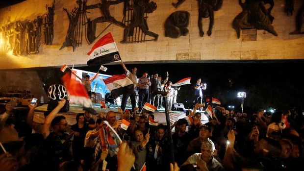 Masyarakat Irak merayakan kemenangan atas ISIS di Mosul