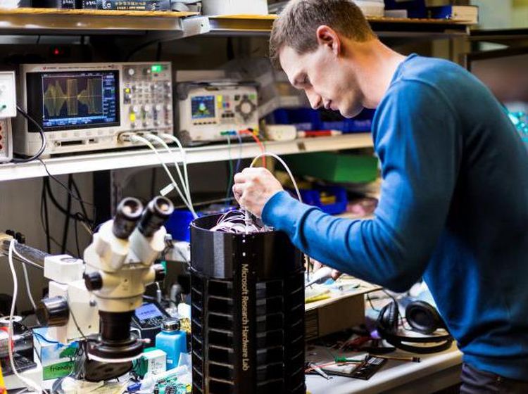 Potret Robot dari Microsoft yang Dikembangkan untuk Melawan Nyamuk