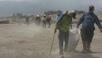 Foto: Bromo Lovers Bersihkan Sampah Usai Yadnya Kasada