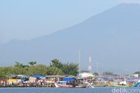 Bukan Manado Atau Maluku Ini Pantai Di Cirebon