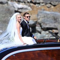 Melihat Gaun Pernikahan Cantik Julianne Hough Seharga Rp 267 Juta