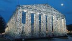 Amazing! 100.000 Buku Disusun Jadi Gedung Megah