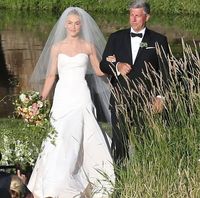 Melihat Gaun Pernikahan Cantik Julianne Hough Seharga Rp 267 Juta