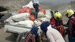 Foto: Bromo Lovers Bersihkan Sampah Usai Yadnya Kasada