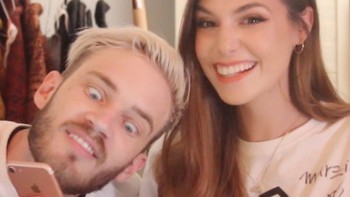PewDiePie hartanya saat ini diperkirakan lebih dari Rp 200 miliar dari popularitasnya main game di YouTube. Pacarnya asal Italia bernama Marzia Bisognin. Foto: Instagram