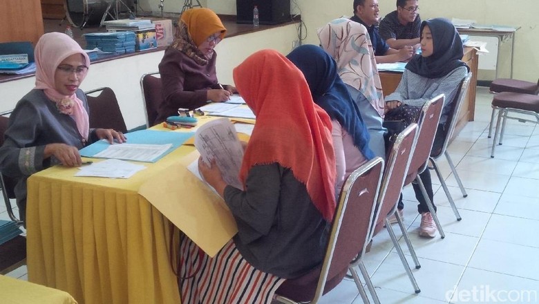 Persyaratan yang Wajib Dibawa Pendaftar PPDB SMA-SMK di Jabar Persyaratan yang Wajib Dibawa Pendaftar PPDB SMA-SMK di Jabar