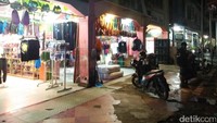 Pasar ini mulai beroperasi dari pagi sampai malam. Ada juga beberapa kedai yang buka hanya saat pagi atau pun malam hari (Bonauli/detikTravel)
