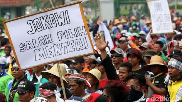 Demo di depan Istana tadi siang. 