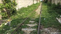 Jalur ini akan ditarik dari rel lama (existing) melalui lahan warga kemudian masuk ke dalam Terminal Peti Kemas (TPK) atau dermaga milik JICT. Foto: Muhammad Idris