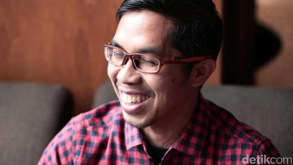 Ngobrol Seru Bareng Ahmad Fuadi Ngobrol Seru Bareng Ahmad Fuadi