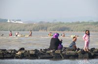 Bukan Manado Atau Maluku Ini Pantai Di Cirebon Bukan Manado Atau Maluku Ini Pantai Di Cirebon