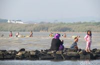 Bukan Manado Atau Maluku Ini Pantai Di Cirebon