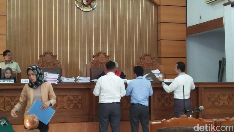 Pengacara Hary Tanoe Gunakan Berkas Praperadilan BG Pengacara Hary Tanoe Gunakan Berkas Praperadilan BG