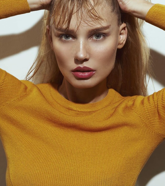 Valentine Payen kerap kali tampil dengan riasan natural. Pulasan bibir nude sepertinya menjadi favoritnya. Foto: Instagram/valentinepayen