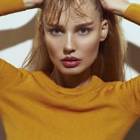 Valentine Payen kerap kali tampil dengan riasan natural. Pulasan bibir nude sepertinya menjadi favoritnya. Foto: Instagram/valentinepayen