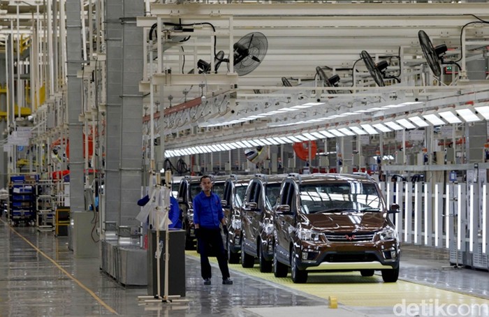Wapres Jusuf Kalla meresmikan pabrik perakitan mobil asal China, Wuling di Cikarang, Jawa Barat. Nah, penasaran seperti apa pabriknya? Simak foto-fotonya berikut ini.