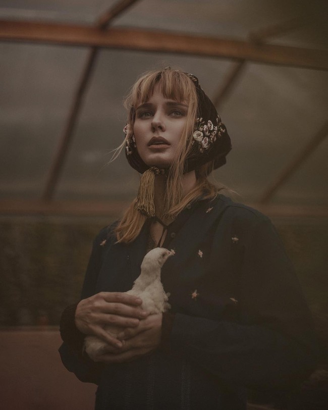 Valentine Payen merupakan aktris keturunan Prancis. Ia pernah bermain dalam film aksi dan horror, Beyond Skyline yang rilis tahun ini. Foto: Instagram/valentinepayen